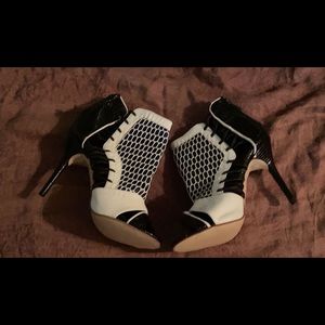 Open in the sides,black heels with white..tiny holes in the front
